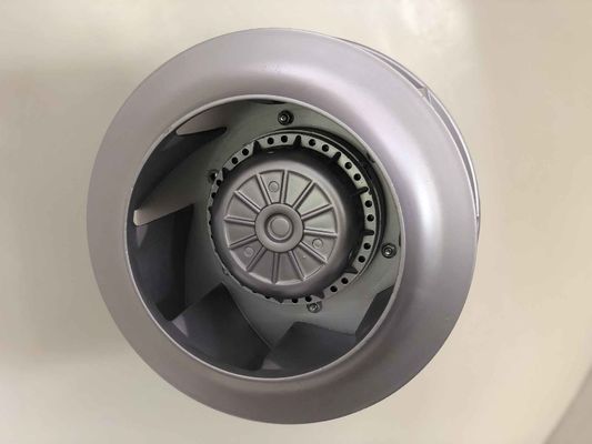 Monofásico 4 poste fan centrífuga posterior 1215 RPM de 450 milímetros para la producción de electricidad del viento